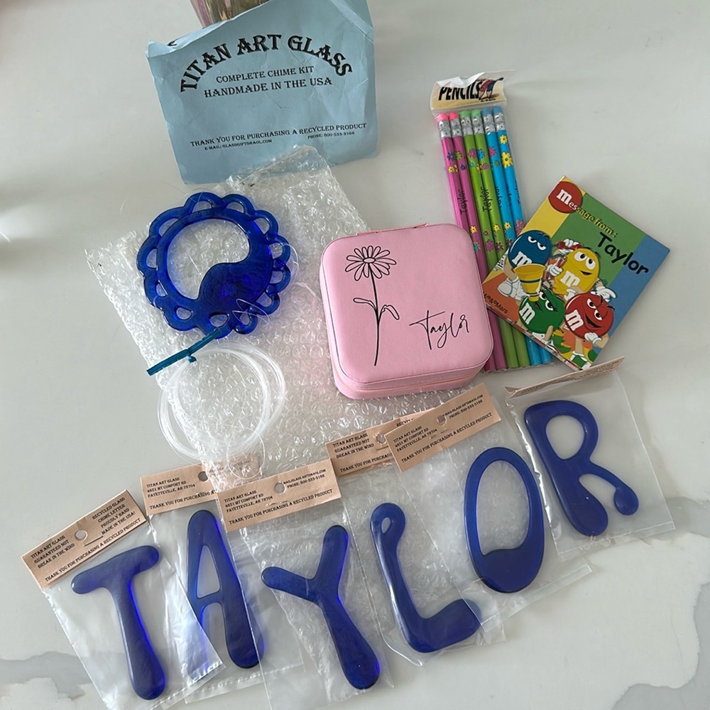 TAYLOR Jewelry holder & wind chime💙